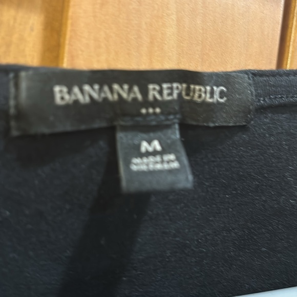 Lot of Two Shirts from Banana Republic.  Size Medium Cream and black shirts. - Picture 4 of 6